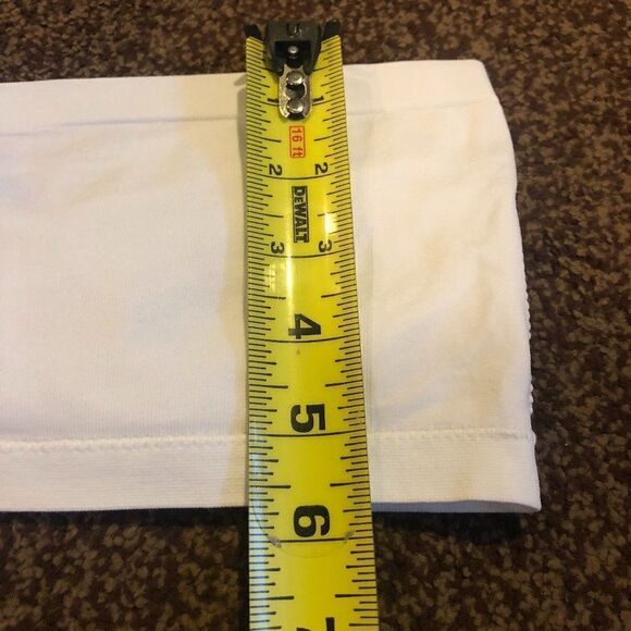 Women's Seamless Strapless Wire-Free Tube Top Bra.         AW - Picture 5 of 5